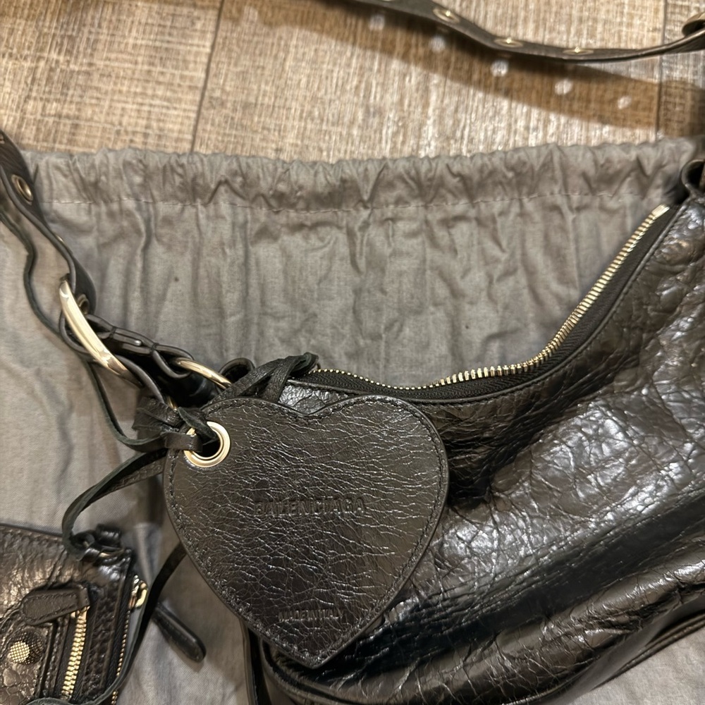 Balenciaga Black ‘Le Cagole XS‘ Leather Shoulder Bag - Picture 7 of 17